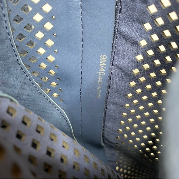 Vince Camuto Yolandal Blue Cutout Suede Pointy Toe Heeled Bootie 9M - Picture 12 of 15